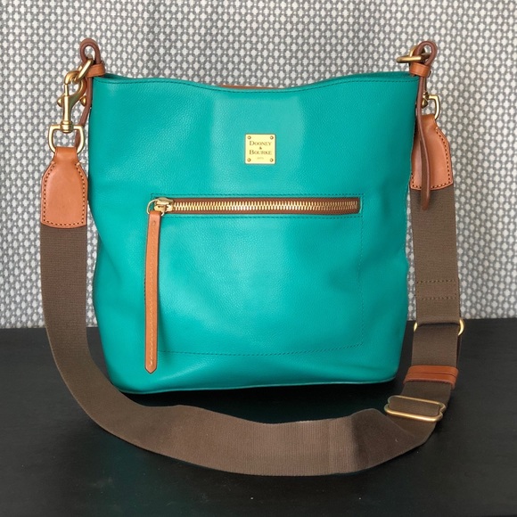 Dooney & Bourke Handbags - Dooney & Bourke Crossbody Handbag Dooney & Bourke Handbags - Dooney & Bourke Crossbody Handbag